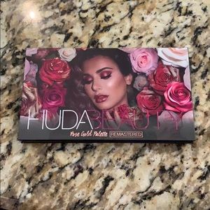 Authentic Huda Beauty rose gold remastered